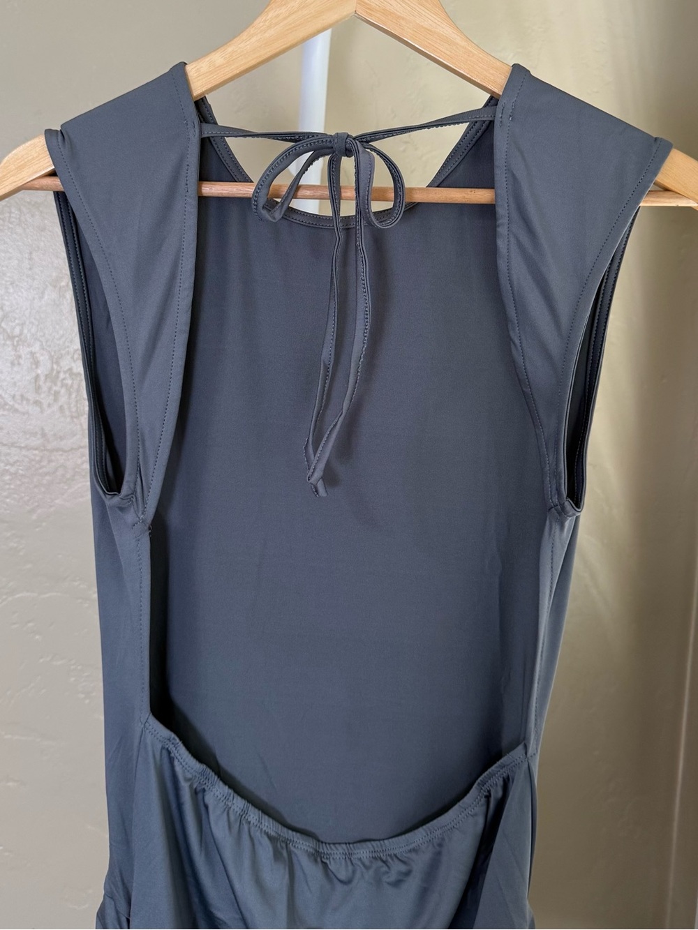 Commense Open Back Ruffle Bodycon Mini Dress NWT Large Slate Gray - Picture 6 of 9